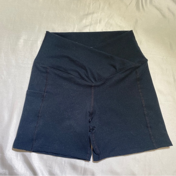 Evolution and Creation Black Criss Cross Waist Bike Shorts Pocket Size Medium - Picture 2 of 6